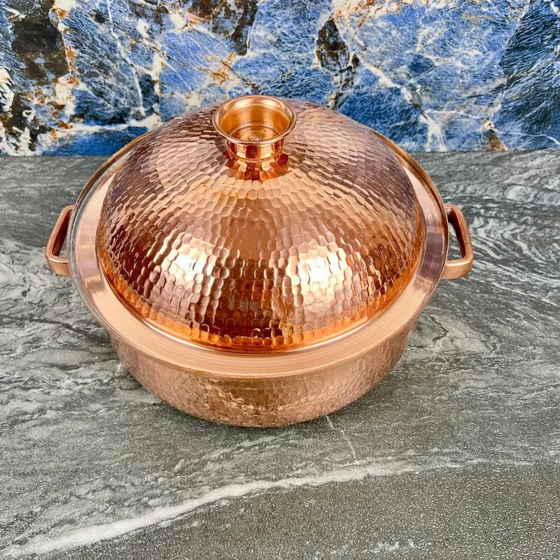 Handmade copper cooking pot with hammered finish, perfect for artisanal Moroccan kitchenware.