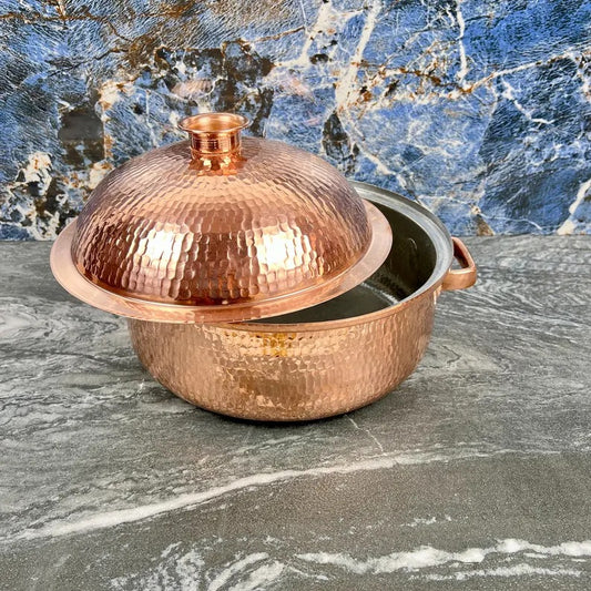 Handmade copper cooking pot with hammered finish and lid, perfect for artisan Moroccan kitchenware.