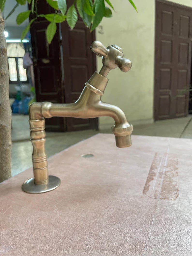 Elegant brass water filter faucet with single handle, showcasing a handcrafted finish designed for quality installation.