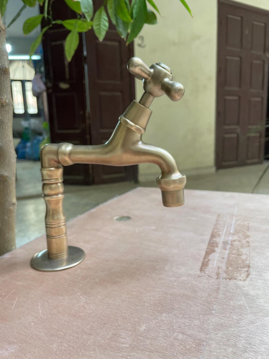 Elegant brass water filter faucet with single handle, showcasing a handcrafted finish designed for quality installation.