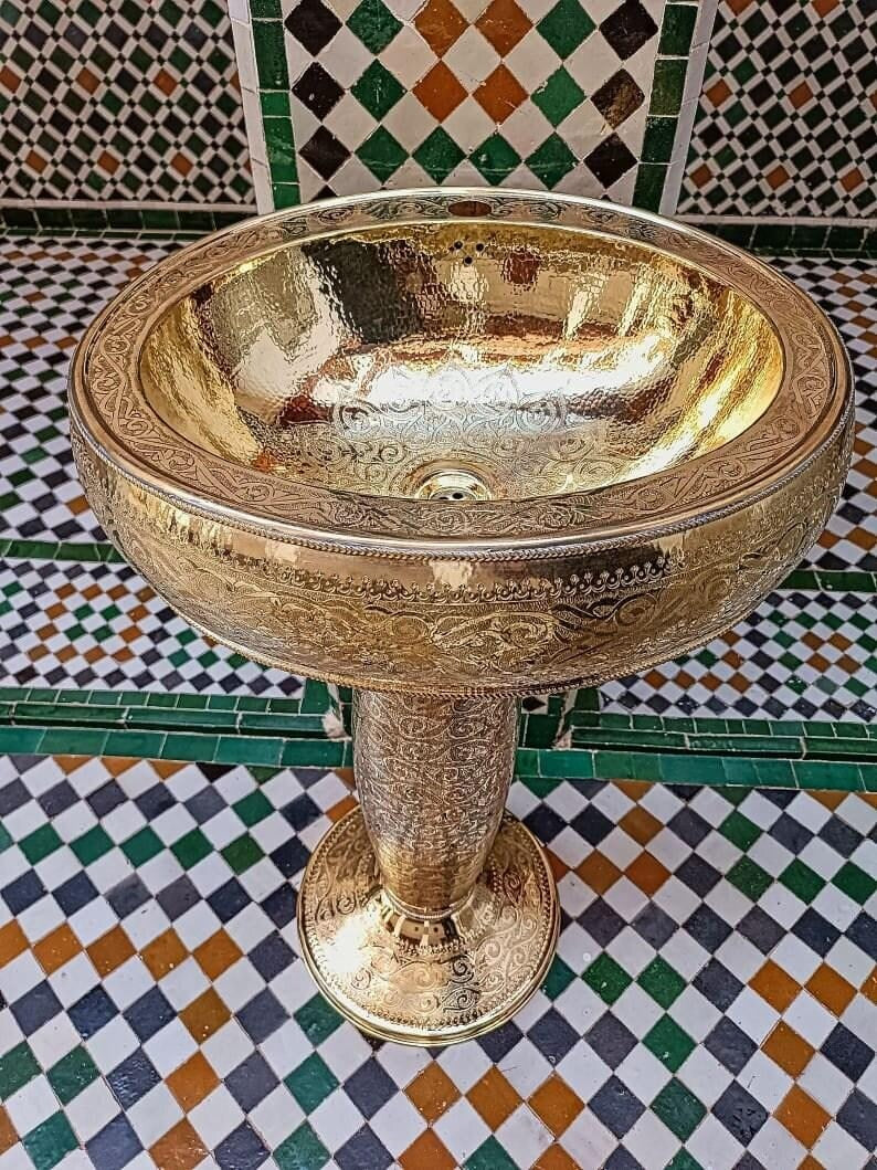 Elegant copper basin with intricate designs, measuring 52 cm wide, perfect for home décor or a thoughtful gift.